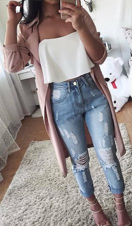 white top, pale pink cardigan, denim high waisted jeans, nude heels-outfit