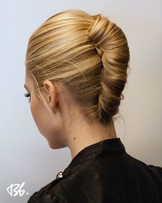 Hair How-To: A French Twist | French twist hair, Wedding hairstyles updo messy, Hair tutorial