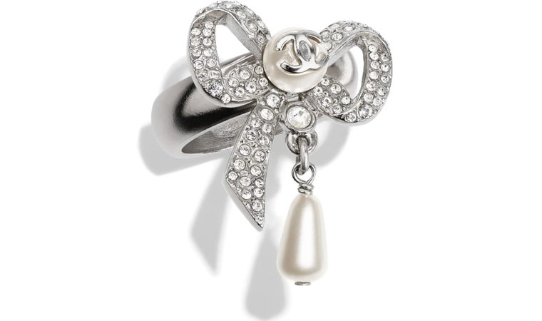 Ring, metal, glass pearls, imitation pearls & strass, silver, pearly white & crystal - CHANEL