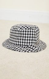 White Houndstooth Bucket Hat | Accessories | PrettyLittleThing USA