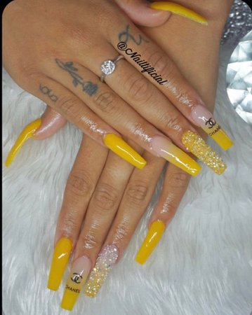 Yellow 💛Chanel Nail Set