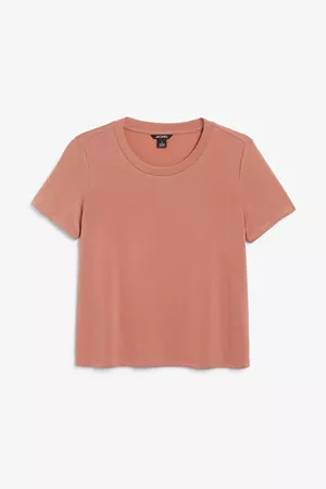 Soft t-shirt - Dark pink - T-shirts - Monki WW