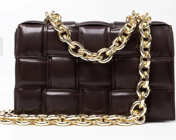 Ribbed chocolate purse