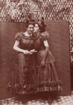 Victorian girls in love