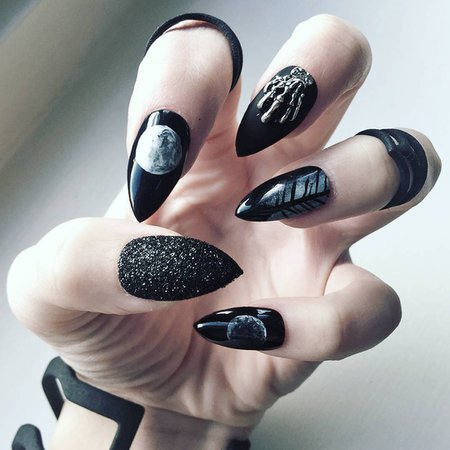 almond shape nails black
