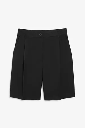 Bermuda shorts - Black magic - Shorts - Monki DK