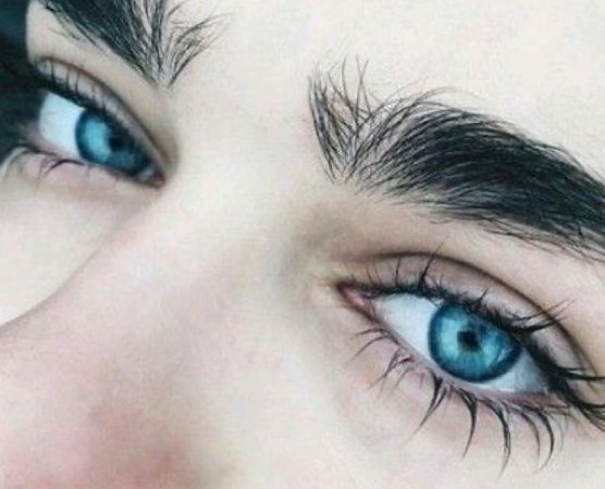 blue/teal eyes