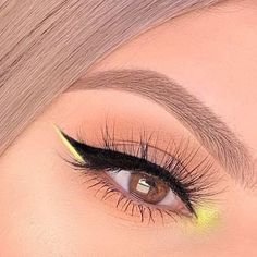 Dicas de maquiagem in 2020 | Makeup eyeliner, Makeup eye looks, Yellow makeup