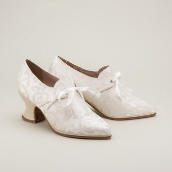 American Duchess : "Pompadour" French Court Shoes (White)(1680-1760)