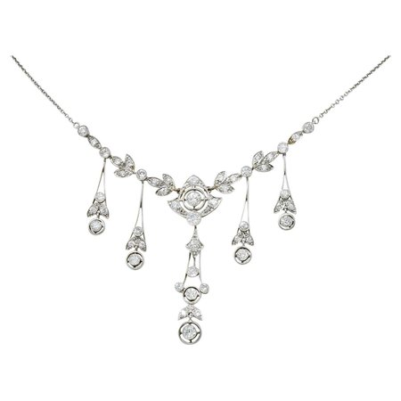 1910 Edwardian 2.40 Carats Diamond Platinum Laurel Fringe Drop Necklace For Sale at 1stDibs