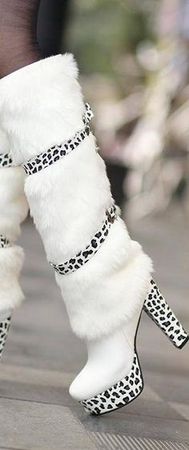 Snow Leopard, boots