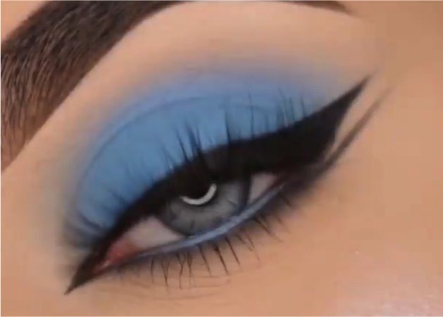 blue eye makeup