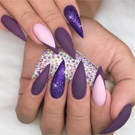 Purple matte / Glitter nails