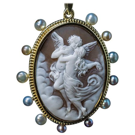 Belle Époque Antique Shell Cameo Gold and Pearl Pendant For Sale at 1stdibs