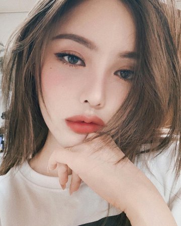 Beauty tutorial: Mastering the melted-on Korean lip look, as inspired by makeup guru Pony Syndrome | Buro 24/7 Singapore
