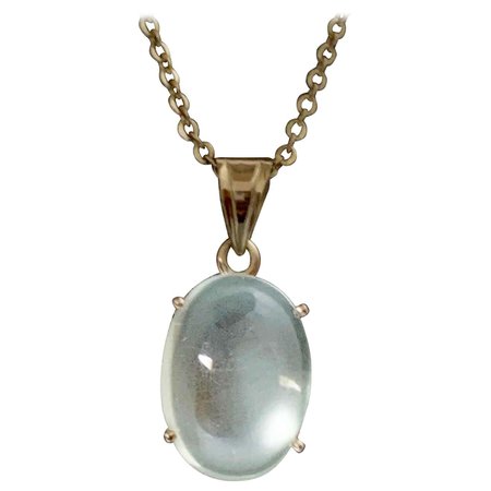 Oval Moon Stone Set in 14 Karat Gold Pendant For Sale at 1stDibs