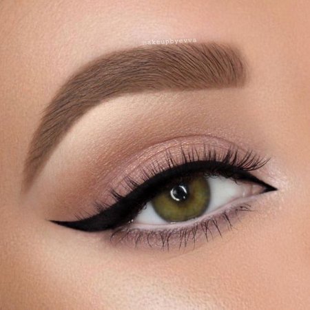 pink eye makeup with eyeliner
