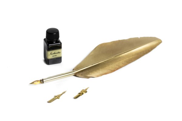 Writing set with gold feather pen, 3 gold nibs and black calligraphic ink (PIU52) ⋆ Dallaiti Design