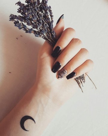 black nails | Tumblr