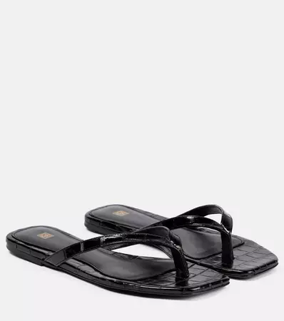 Croc Effect Leather Thong Sandals in Black - Toteme | Mytheresa