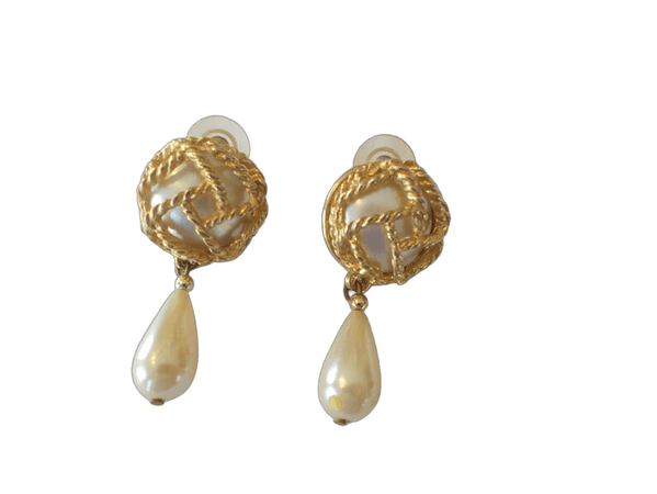 Vintage gold tone & faux pearl statement drop dangle pierced earrings, gold mesh over pearls earrings