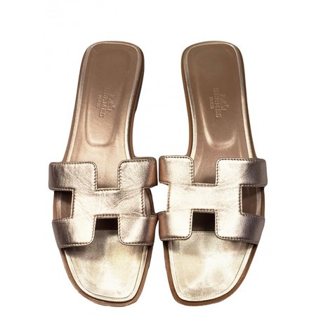 Hermès Oran Flats Sandals in Metallic Leather - Select Style