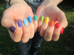Rainobw Skittle manicure - Pinterest
