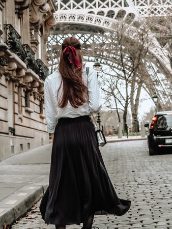 woman in white and black long sleeve dress standing on sidewalk during daytime photo – Free Apparel Image on Unsplash