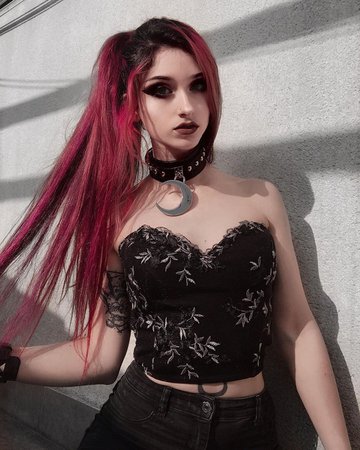 🕷 𝖕 𝖆 𝖚 𝖑 𝖆 🕷 on Instagram: “pls cancel 2020, who’s with me??!! Ivy Lace Bustier from @shop.fallenangel code angelpaula 🖤👼🏻”