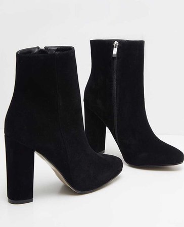 black boots 👢