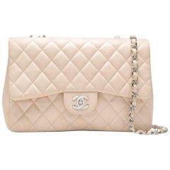 Chanel off-white quilted leather TIMELESS CLASSIC FLAP MEDIUM Shoulder Bag For Sale at 1stdibs