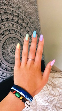 VSCO girl nails