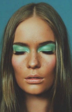 70s green eyeshadow
