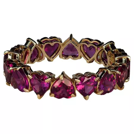Customizable Heart garnet ring. 14k Gold Heart Eternity Ring with Heart Garnets! For Sale at 1stDibs