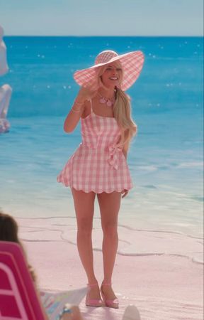 Margot Robbie Barbie beach image scene 2023