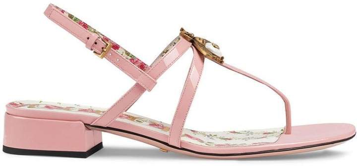 Patent leather sandals with bee