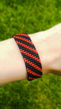 Red & Black Diagonal Stripes Beaded Bracelet | Etsy