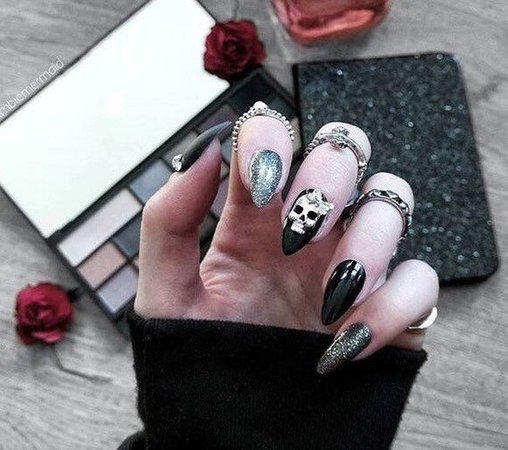 Black gothic press on nails skull nails false nails fake | Etsy