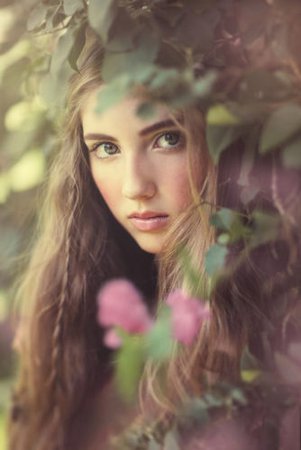 21 Portraits Of Most Beautiful Women With Flowers