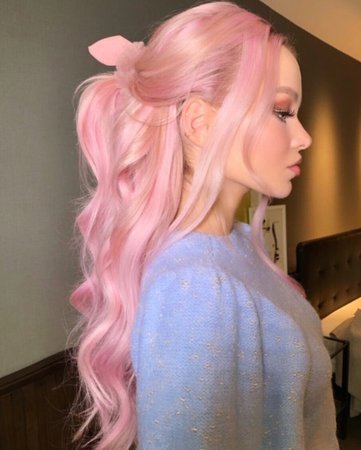 Dove Cameron- Hairstyle