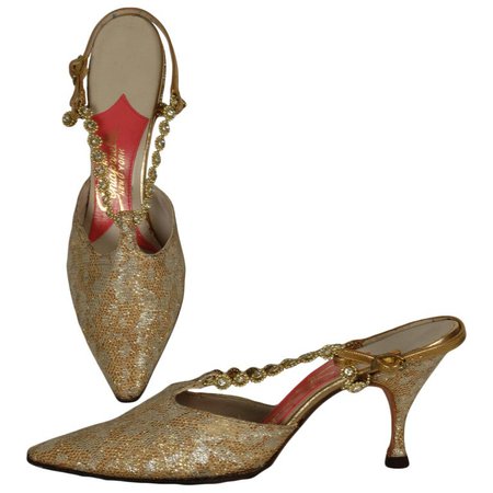 New Schiaparelli Gold Lace Jeweled Kitten Heel T-Strap Pumps – 6AA, 1960s For Sale at 1stDibs