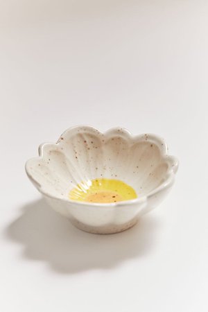 Flower Pinch Bowl | Urban Outfitters