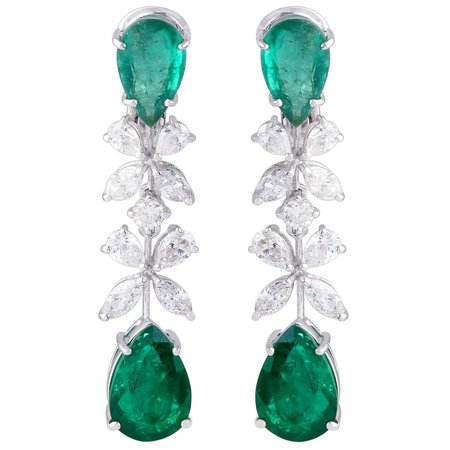 34.11 Carat Emerald and Diamonds 18 Karat Yellow Gold Dangle Earrings For Sale at 1stDibs