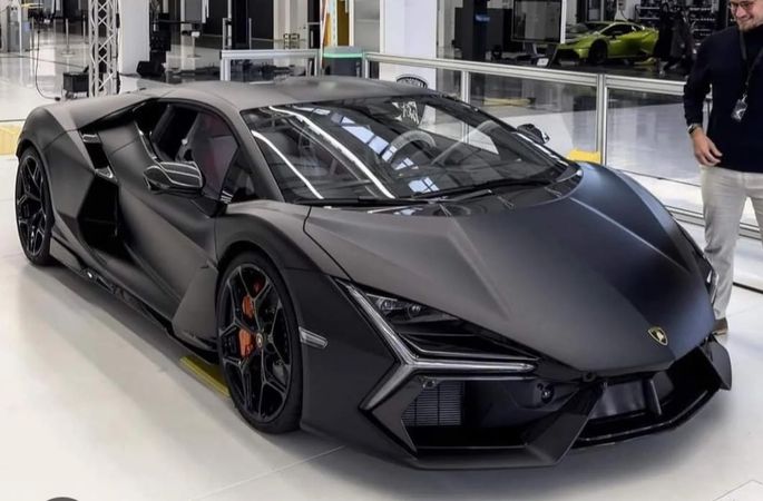 Matte Black Lamborghini Reveulto