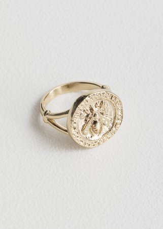 Bee Embossed Pendant Ring - Gold - Rings - & Other Stories