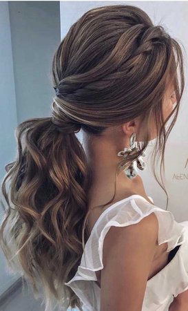 curly pony tail