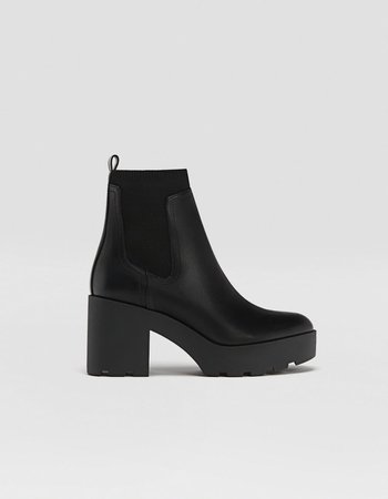 Black ankle boots with track soles - Just in | Stradivarius United Kingdom