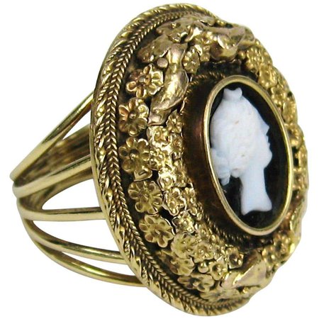14 Karat gold Victorian Carved Agate Cameo Ring 1800s For Sale at 1stDibs