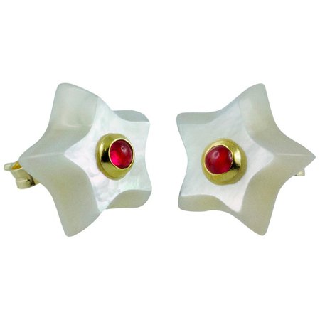 18 Karat Yellow Gold Stars Mother of Pearl and Rubies Stud Earrings