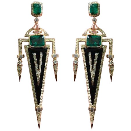 Emerald, Diamond and Onyx Dangle Earrings in 18 Karat Yellow Gold For Sale at 1stDibs